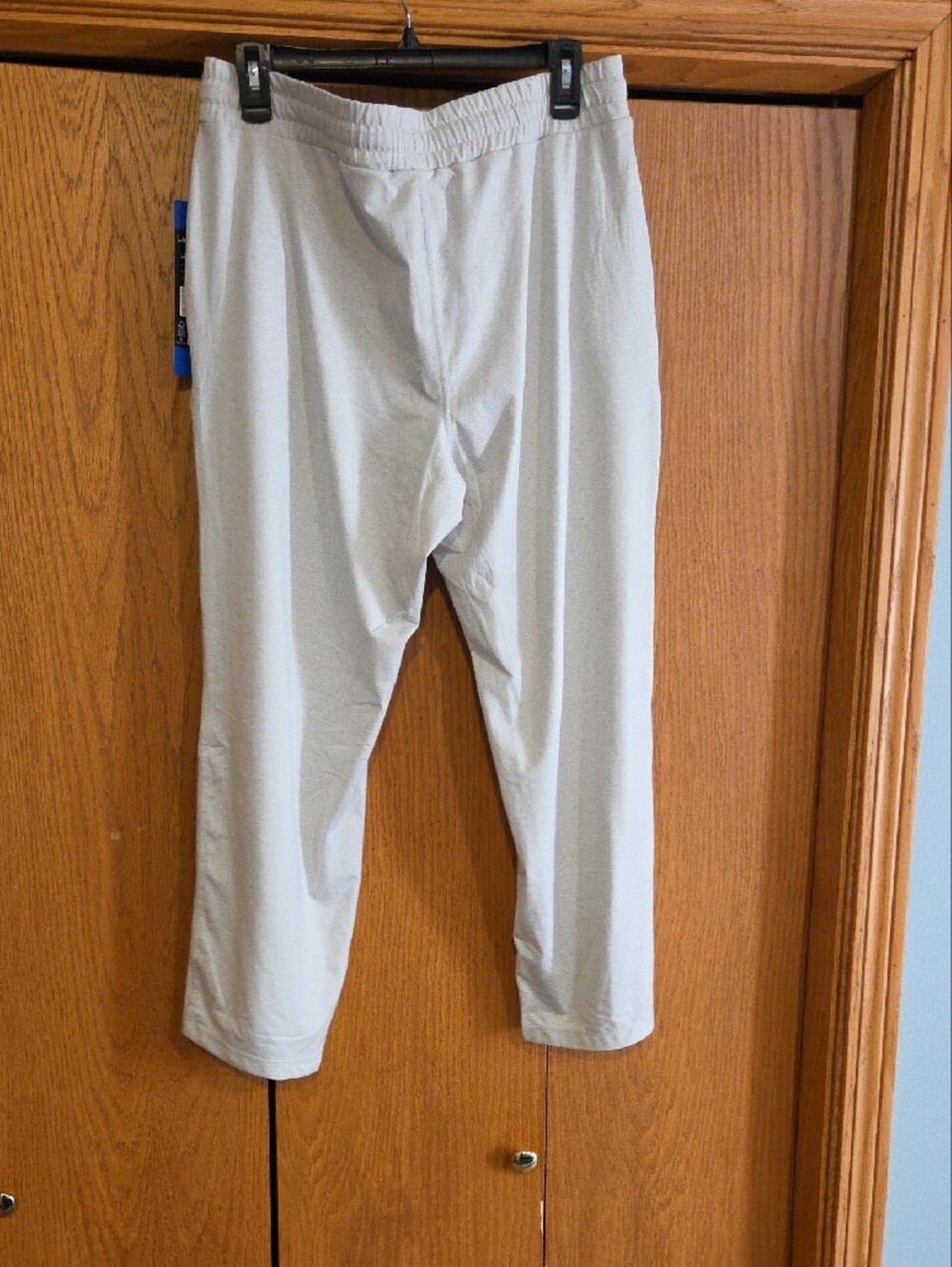 Kirkland Signature Women's Light Cream Drawstring Crop Pant,  Size Large - Picture 6 of 9